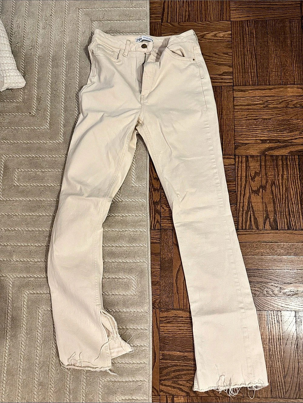 Zara High-Rise Split Hem Straight Leg Jeans in Cream